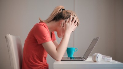 pexels-andrea-piacquadio-3755761.jpg Psychische Belastungen am Arbeitsplatz - was Unternehmen dagegen tun können